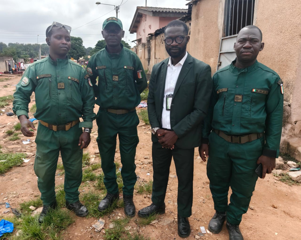 CÔTE D'IVOIRE — BOUAKÉ : PLAINTES POUR NUISANCE :  LE DIRECTEUR RÉGIONAL DE L’ASSAINISSEMENT, MAMADOU KONÉ, ET SES AGENTS INTERVIENNENT AVEC PROMPTITUDE